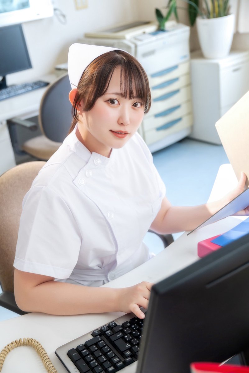 chika_minase's tweet photo. 新刊は特別診療♡なちか先生本です🏥💉

#コスホリ新刊 https://t.co/qjAmbYlQla