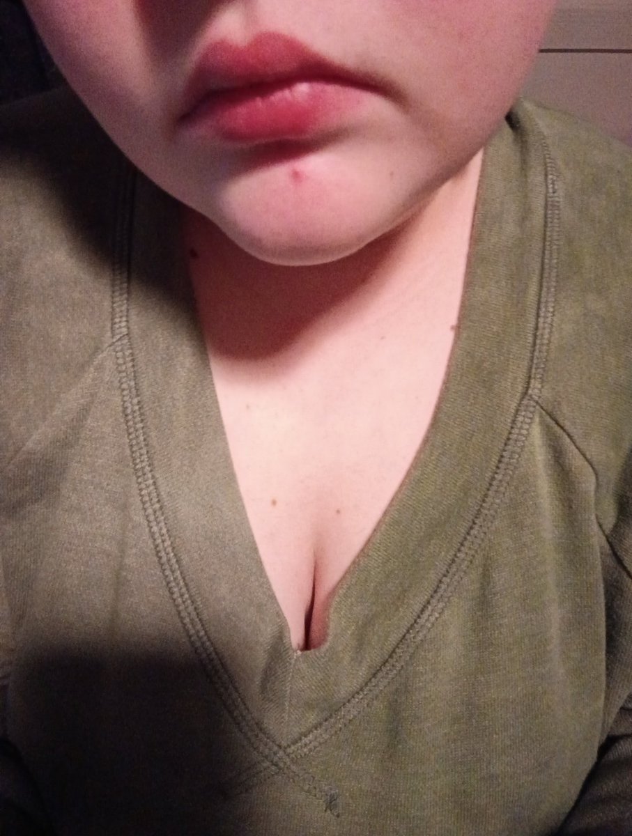 g00nettebrained's tweet photo. What first; lips or tits? https://t.co/HHljx8DXSv