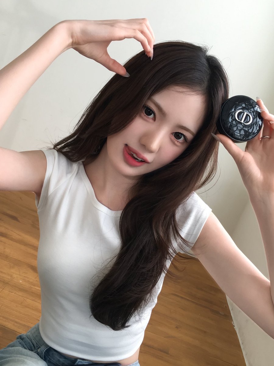 LeeSuqi's tweet photo. Cushion ini memiliki formula yang sangat ringan sehingga nyaman digunakan seharian tanpa terasa berat. Solusi tepat bagi kalian yang menginginkan tampilan wajah yang segar, alami dan tanpa terkesan menggunakan riasan tebal. ִ ࣪𖤐 https://t.co/RwNoXbN5pP