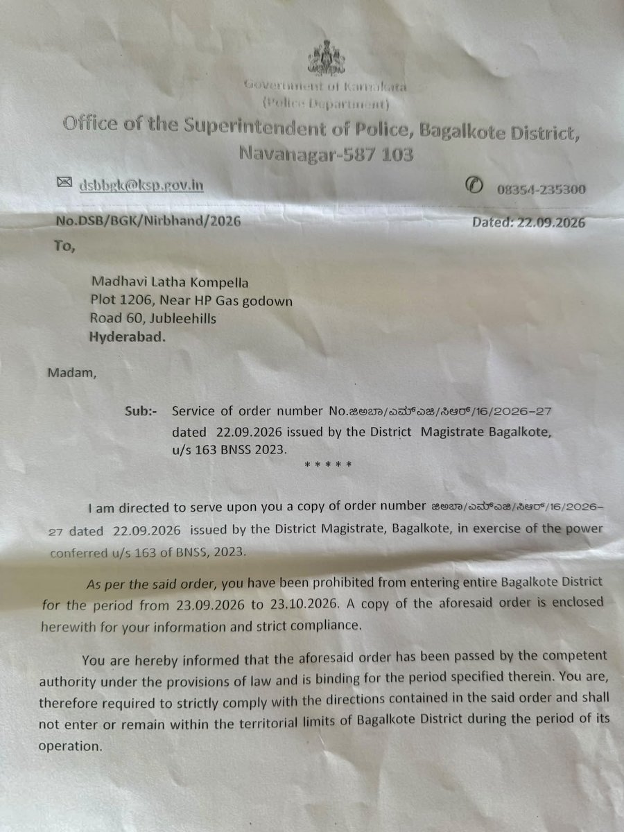 Mohan_HJS's tweet photo. Hindu leader @Kompella_MLatha barred from entering Bagalkote!

Banned from entering the entire district for a month while seeking to attend a Hindu festival.

If a Hindu leader is barred from attending a Hindu festival in Karnataka, what kind of Constitution is this?

) https://t.co/0gGxNqtfxB