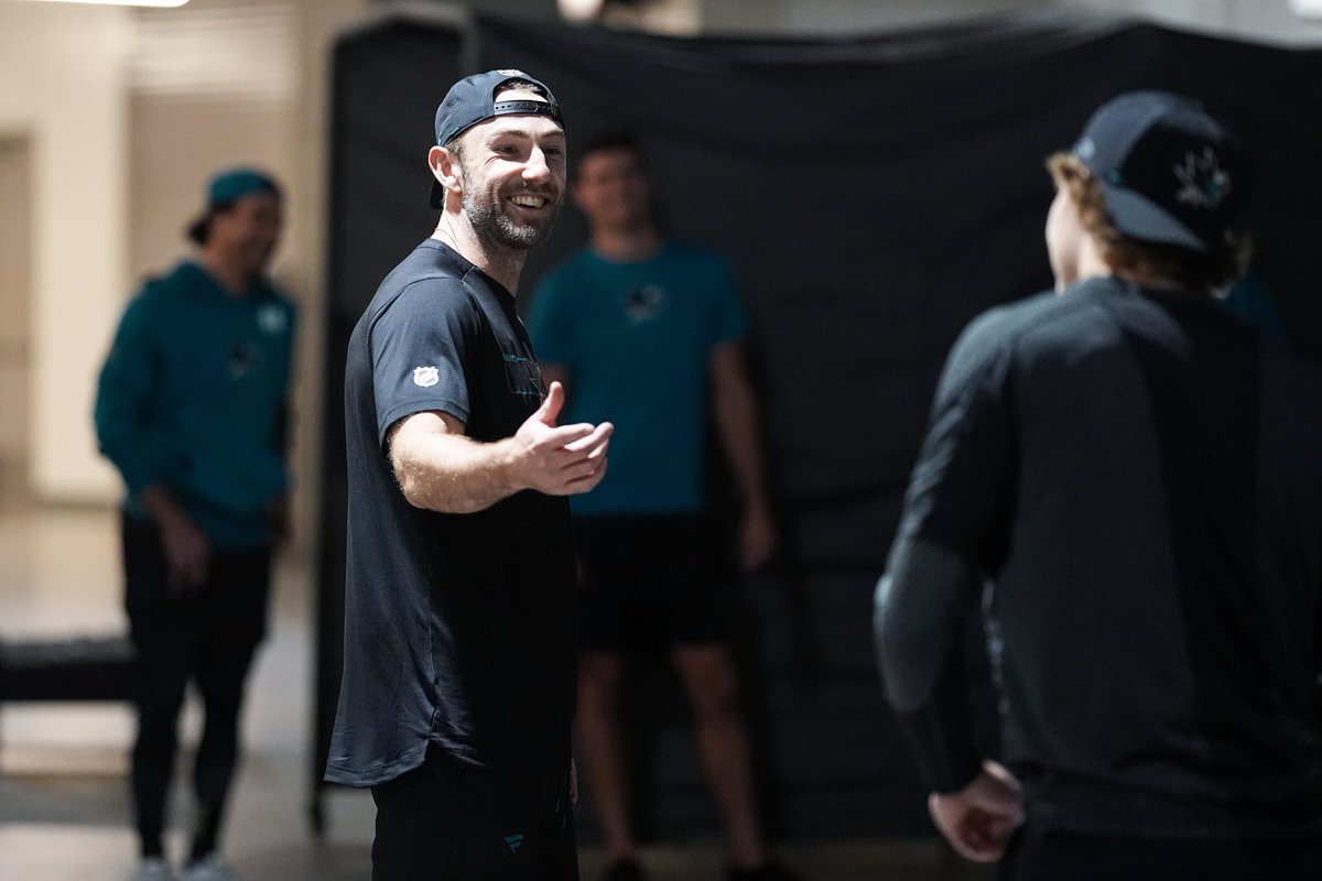 SanJoseSharks's tweet photo. ⚽️🏈 https://t.co/w5BugNGTtP