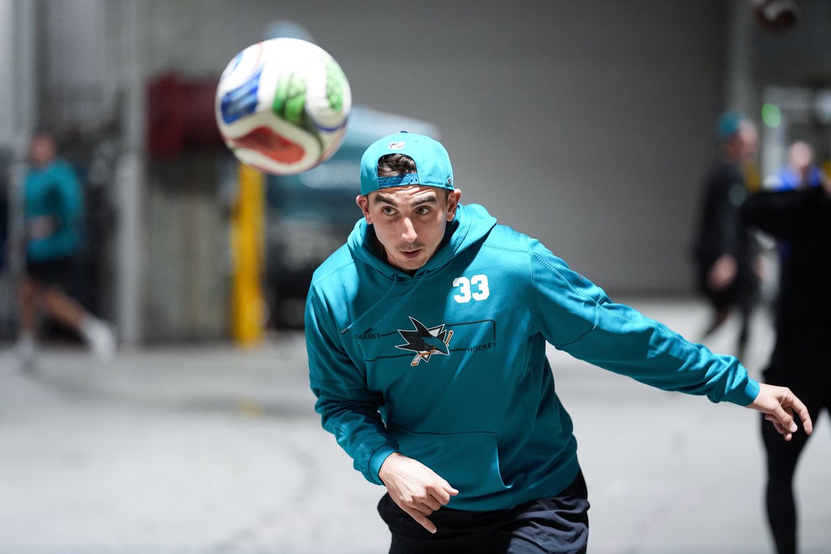 SanJoseSharks's tweet photo. ⚽️🏈 https://t.co/w5BugNGTtP
