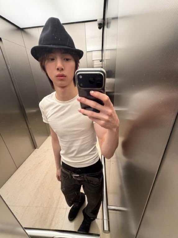 jjucider's tweet photo. love his elevator selfies https://t.co/ET5jkQMmoe