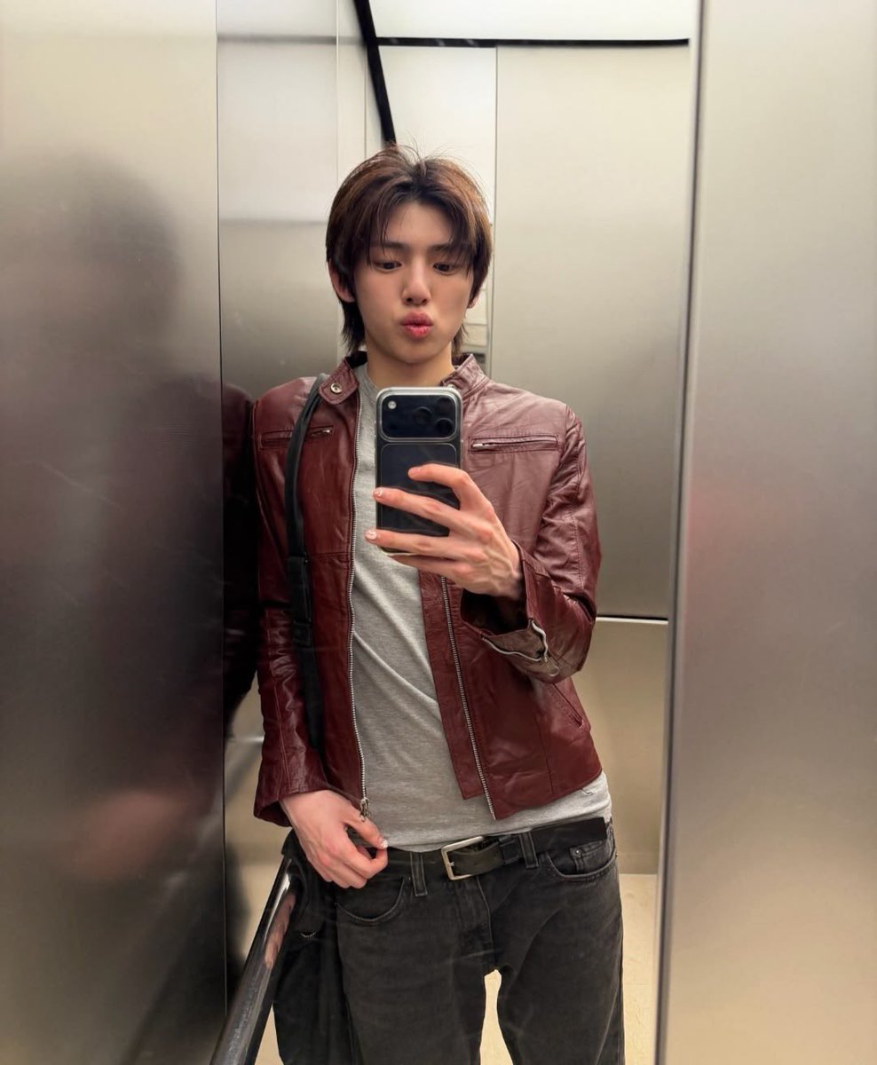 jjucider's tweet photo. love his elevator selfies https://t.co/ET5jkQMmoe