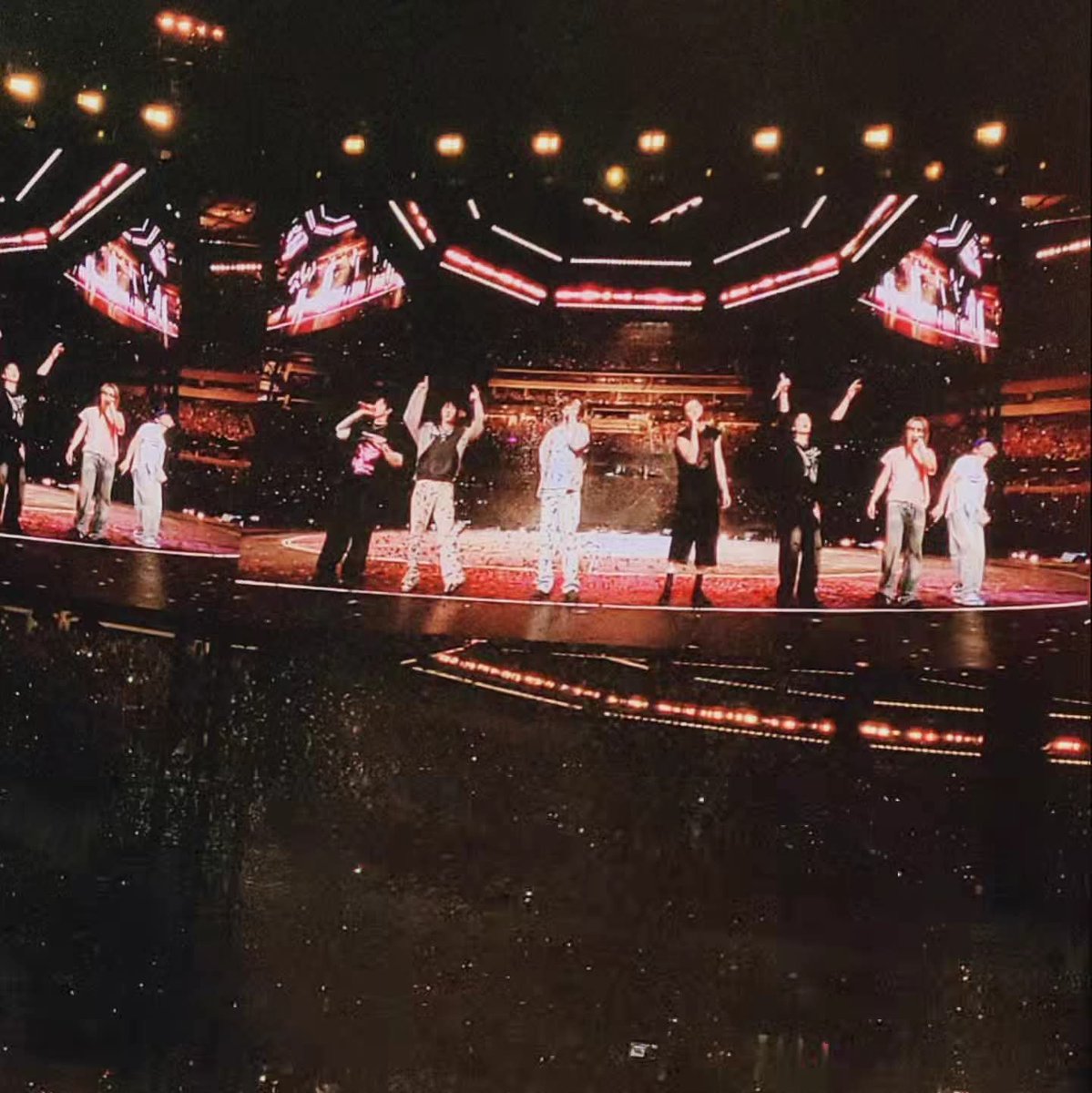 xjorgelina's tweet photo. i thank BTS for bringing me my motivation to create again 💜 and also being back home with the most wonderful people in the world 🥹  @jessicacouoh 💗 https://t.co/99Yp0fUPBy