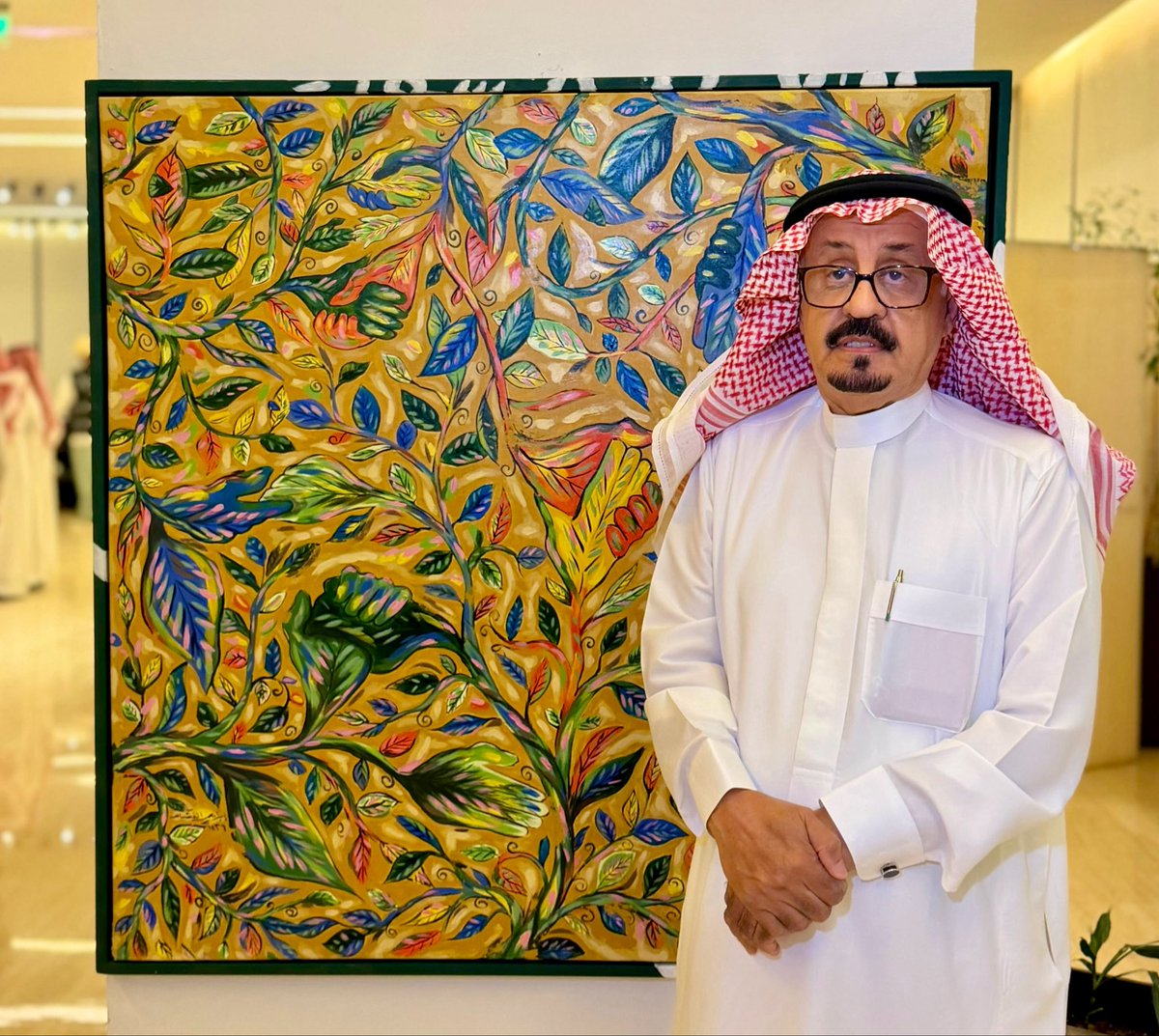 ksa_safa_'s tweet photo. شارك الفنان القدير إبراهيم الفصام كضيف شرف في معرض "عزنا بطبعنا" الذي نظمته الجمعية السعودية للفنون التشكيلية في مركز الملك عبدالعزيز للتواصل الحضاري @KACCCsa احتفاء باليوم الوطني السعودي 96.

وتأتي مشاركته تقديرا لتجربته الفنية وإسهاماته في إثراء المشهد التشكيلي السعودي، وما قدمه خلال مسيرته من حضور فني وثقافي يرتبط بالتراث والهوية الوطنية.
وتحتفي الجمعية بمشاركته وتشريفه للمعرض، تقديرا لمسيرته الفنية ومكانته في المشهد التشكيلي السعودي.

@AlFassamArt 
#إبراهيم_الفصام
#عزنا_بطبعنا
#اليوم_الوطني_السعودي