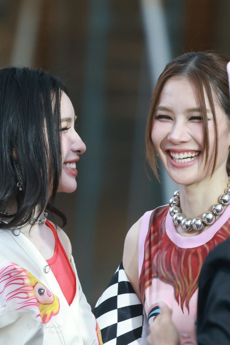 Josephine_sky18's tweet photo. Love is love.🩵🤍 I see love in the way they look at each other.🫶☺️

P.S.: For me, love includes telling the truth / being honest in a good will although you know it hurt a little.🫂

ANDALOOKKAEW ELLE PRESS
#ELLEFashionWeek2026xADLK
#andaanunta
#lookkaewkamollak
#andalookkaew https://t.co/kXvND3cI6R