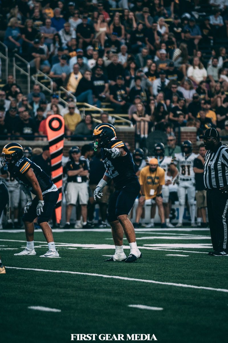 Hunterck27's tweet photo. Thank you @KampsKornerOHGB and @MIFootballScout for the write up‼️
@ClarkstonWolves @CTownAthletic @CoachPintar @PrepRedzoneMI @ReggieWynns @RisingStars6 @AllenTrieu @247Sports @TheD_Zone @statechampsmich @MIexposure @MichFBFrenzy @ScoutTyGraham https://t.co/k3gtiK6Owj