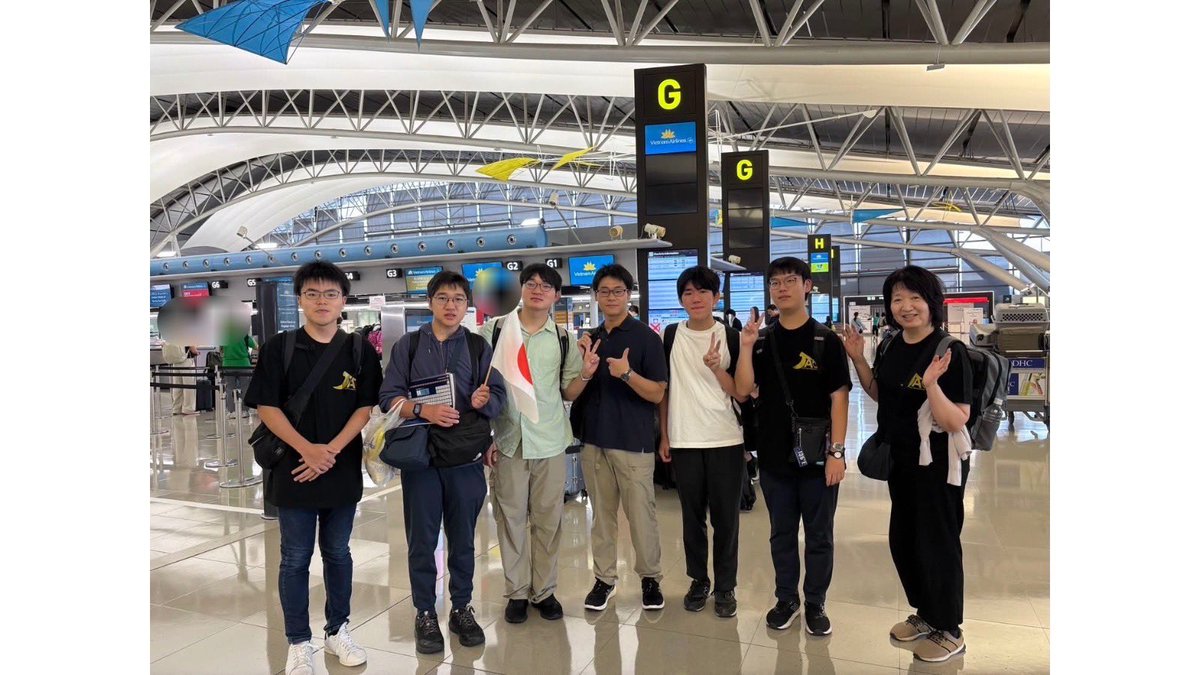 iaojapan's tweet photo. ベトナム・ハノイで開催される国際天文学・天体物理学オリンピックへ向けて、日本を出発しました✈️🇻🇳
皆さま、応援よろしくお願いします🌟
#天文学オリンピック #IOAA2026 https://t.co/iJqdLupTwo