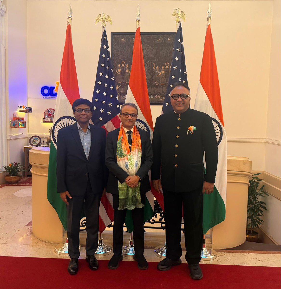 IndiainNewYork's tweet photo. Consul General @binayarikant76 welcomed Prof. (Dr.) C. Raj Kumar, Founding Vice Chancellor & Amb. Mohan Kumar, Dean, Strategic & International Initiatives @AmbMoKumar, O.P. Jindal Global University. Discussions focused on academic collaboration between 🇮🇳 🇺🇸 

@JindalGlobalUNI
@JindalLaw
@MEAIndia @IndianEmbassyUS @IndianDiplomacy