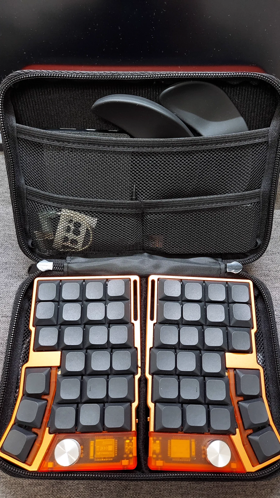 まるでCornix LPのためにあるかのようなケースを見つけた かっちょええ / X