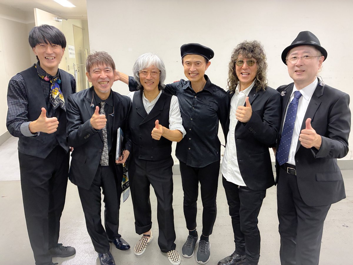 Erital's tweet photo. ナニワEXPRESS 青柳さん、パール兄弟 松永さん、Tスクエア 則竹君、Fence of Defense 北島さん。俺たちは何も無いな福長と言ったら、「坂福かなです」と。そこは「チェリーボーイズがあるじゃないですか格さん！」だろ〜😆！ #LIVE_GRACE_4 https://t.co/2PQg4UaISV