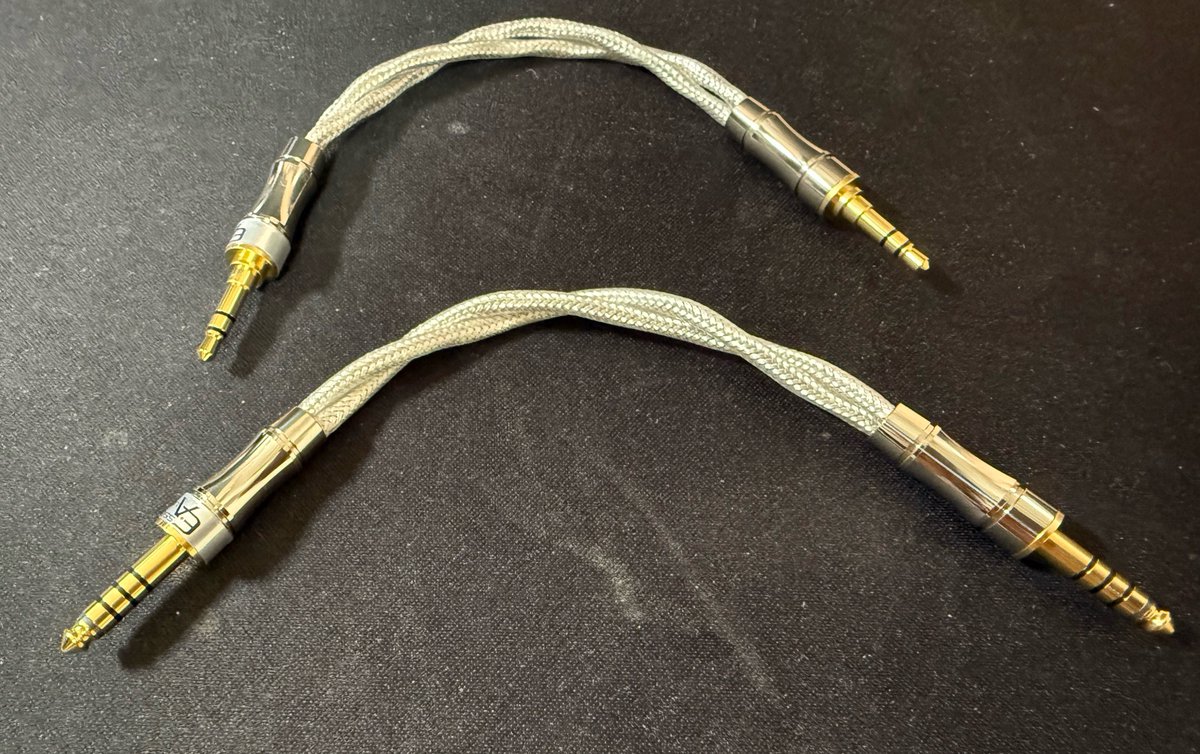fleisch_sora's tweet photo. そんなわけでMNG
ESSENCE AUDIO Solid THREE ダブルで着弾です😤😤

めちゃくちゃ良かったんですが3.5mmの方がより良いんですこの子
でも4.4専用のアンプもあるので🙃

そんなわけで購入後3.5mmが活かし切れるアンプを探しました。EA4が着弾してました🙄 https://t.co/pDuLLQ0Vrc