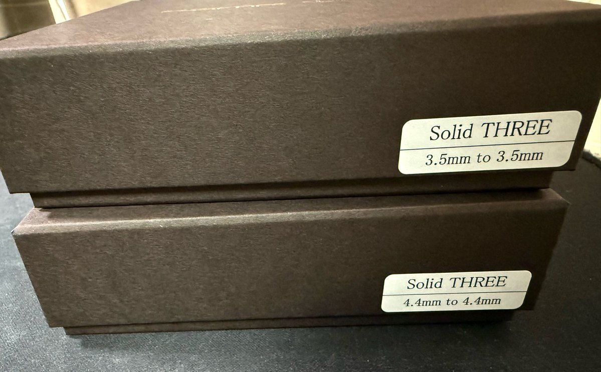 fleisch_sora's tweet photo. そんなわけでMNG
ESSENCE AUDIO Solid THREE ダブルで着弾です😤😤

めちゃくちゃ良かったんですが3.5mmの方がより良いんですこの子
でも4.4専用のアンプもあるので🙃

そんなわけで購入後3.5mmが活かし切れるアンプを探しました。EA4が着弾してました🙄 https://t.co/pDuLLQ0Vrc