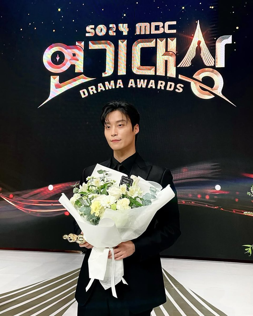namjun0609uin6's tweet photo. 감사합니다
새해 복 많이 받으십시오 https://t.co/AftpXhvbm9