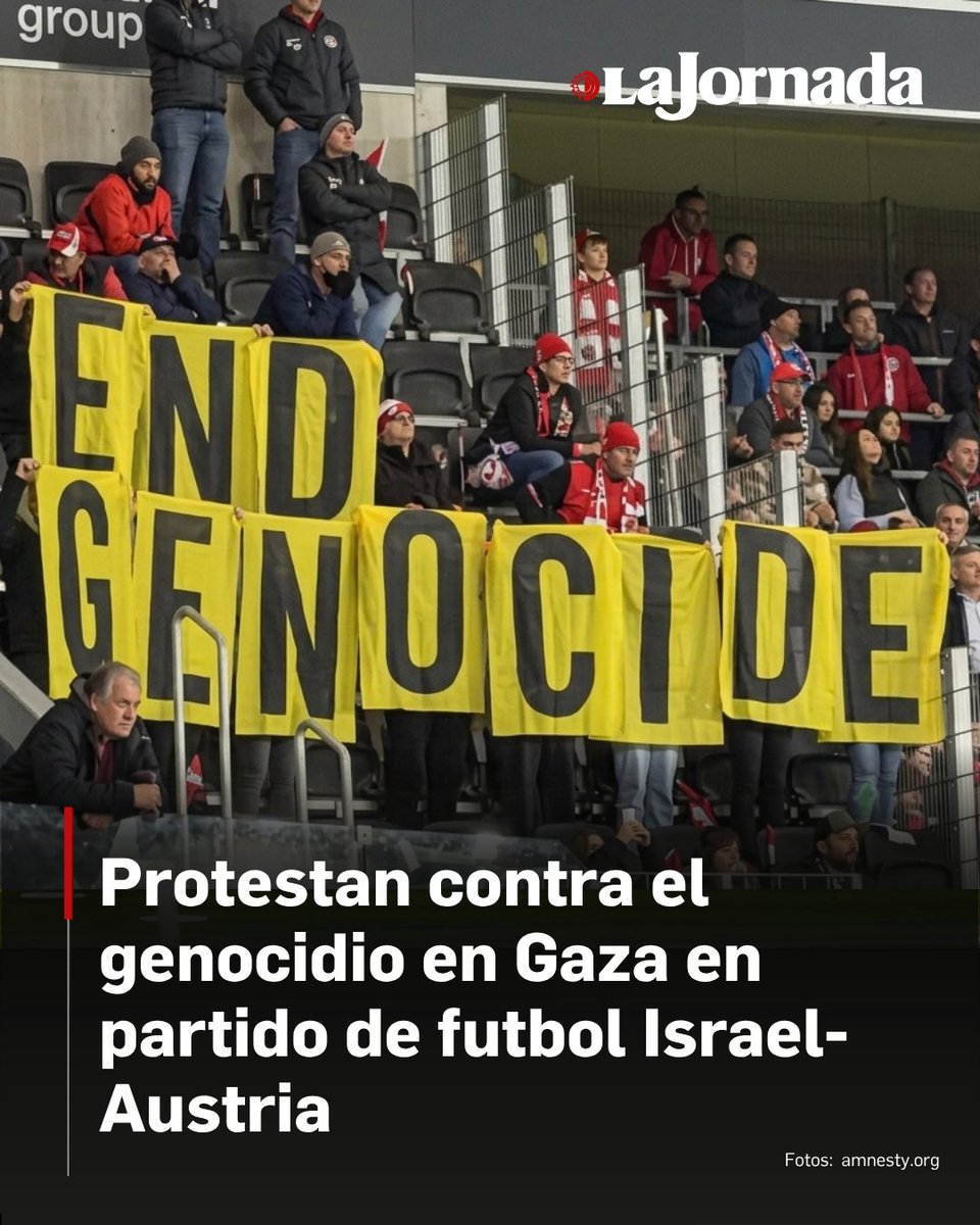 lajornadaonline's tweet photo. El debut de los israelíes en la Liga de Naciones de Europa de esta temporada quedó marcado por una protesta pro palestina, la expulsión de uno de sus jugadores por un festejo con un gesto en referencia a una acción bélica así como por la derrota 3-1 frente a Austria.

Integrantes de la asociación Amnistía Internacional protestaron en las gradas del Raiffeisen Arena, en Linz, durante el encuentro entre Israel y Austria. El mensaje fue claro al mostrar con carteles la frase "End Genocide".

Lee la nota: https://t.co/GYa857FcBt