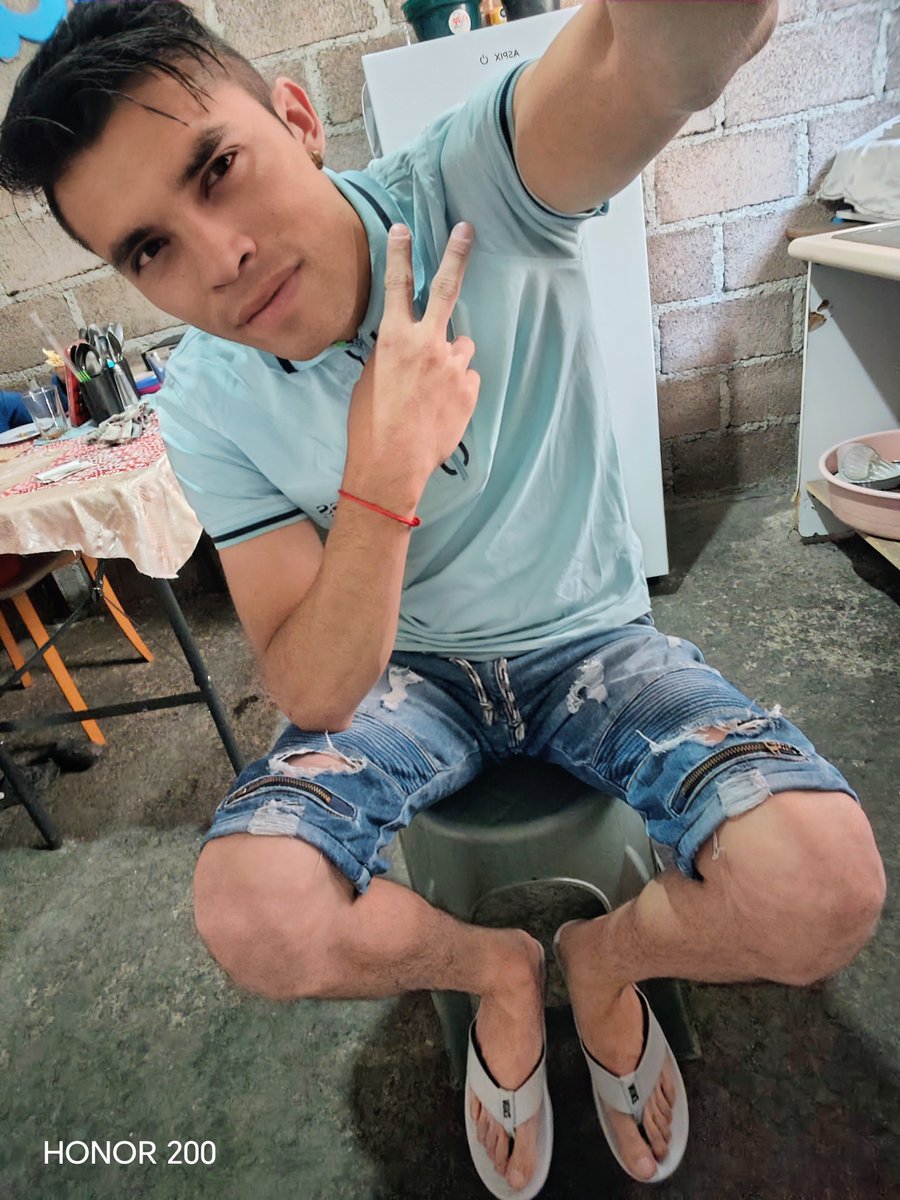 DEIIVIDuh's tweet photo. Vamos a descansar saludos se 🎤🎧🩴🩴 https://t.co/IXV1X1YvW6