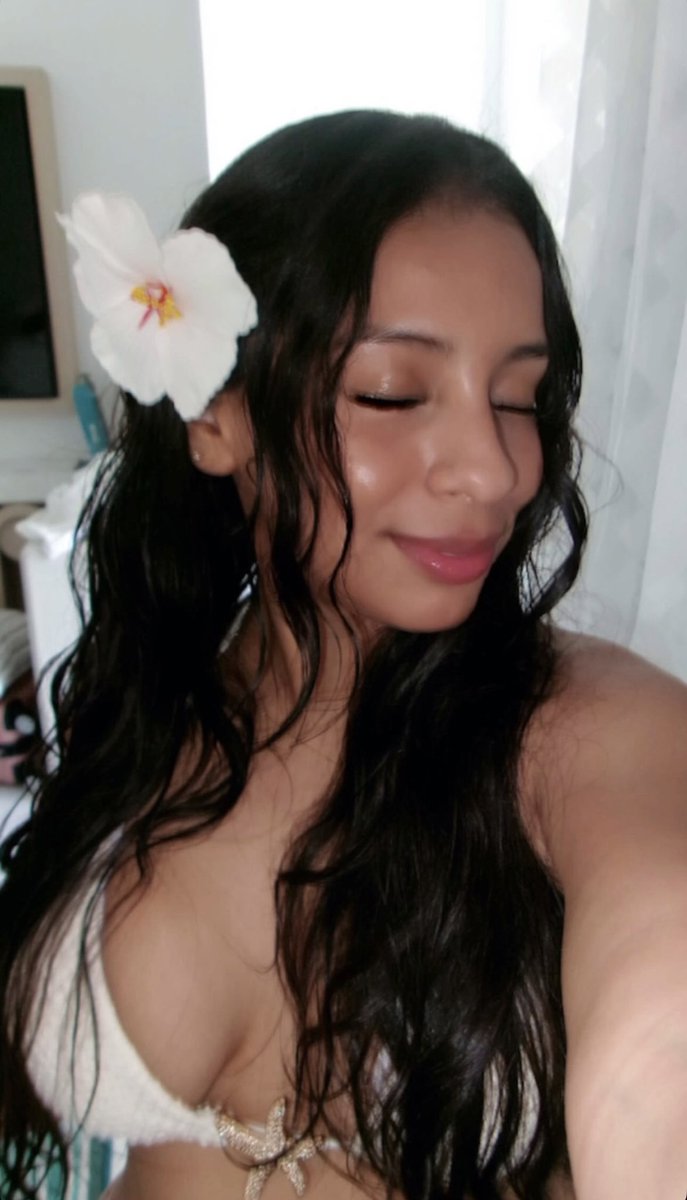 Leahnaughtyshow's tweet photo. come get some content if u wanna cum https://t.co/PKAokToht0 https://t.co/kcMwQceCAq