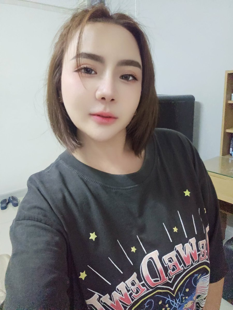 Chopwaidang05's tweet photo. เหนื่อยแค่ไหนก็ต้องสู้ 💪
ไม่ไหว ก็ต้องไหว ✌
มันถอยไม่ได้🚶🏼‍♀🚶🏻
ชีวิตต้องใช้เงิน💰💵 💶

ฝนตกก็ต้องทำงานคุณๆ สู้ๆๆ 🌧🌨🌬 https://t.co/pcA4Z24wC8