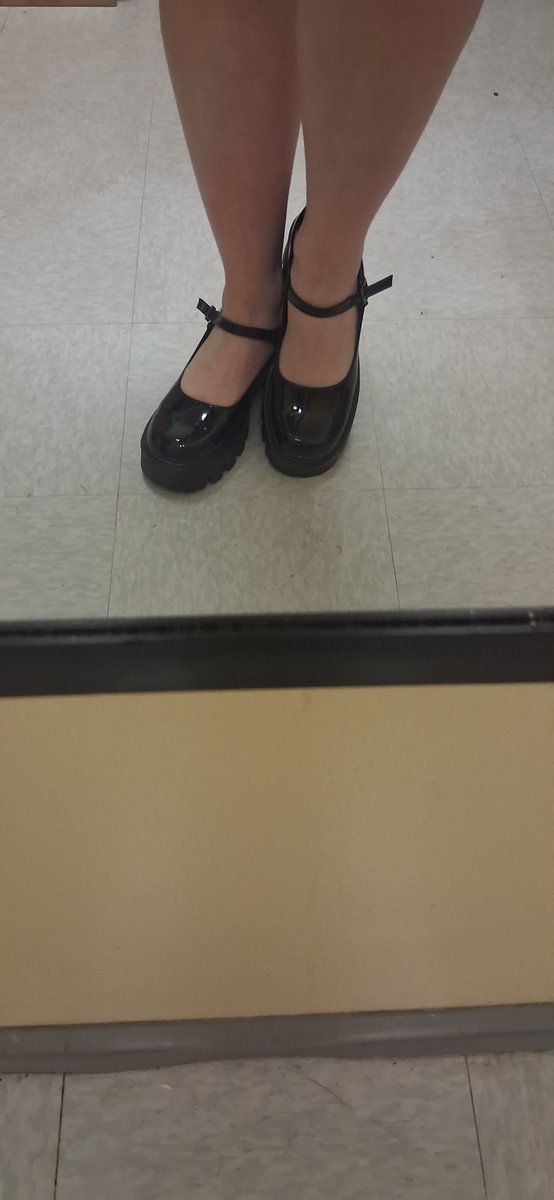 FemJelly67's tweet photo. Omg I love these shoes 😍
They make my hideous feet kinda hot 🥵
#femboy #bi #gay #feet #feetfetısh https://t.co/TKKxUl3scn