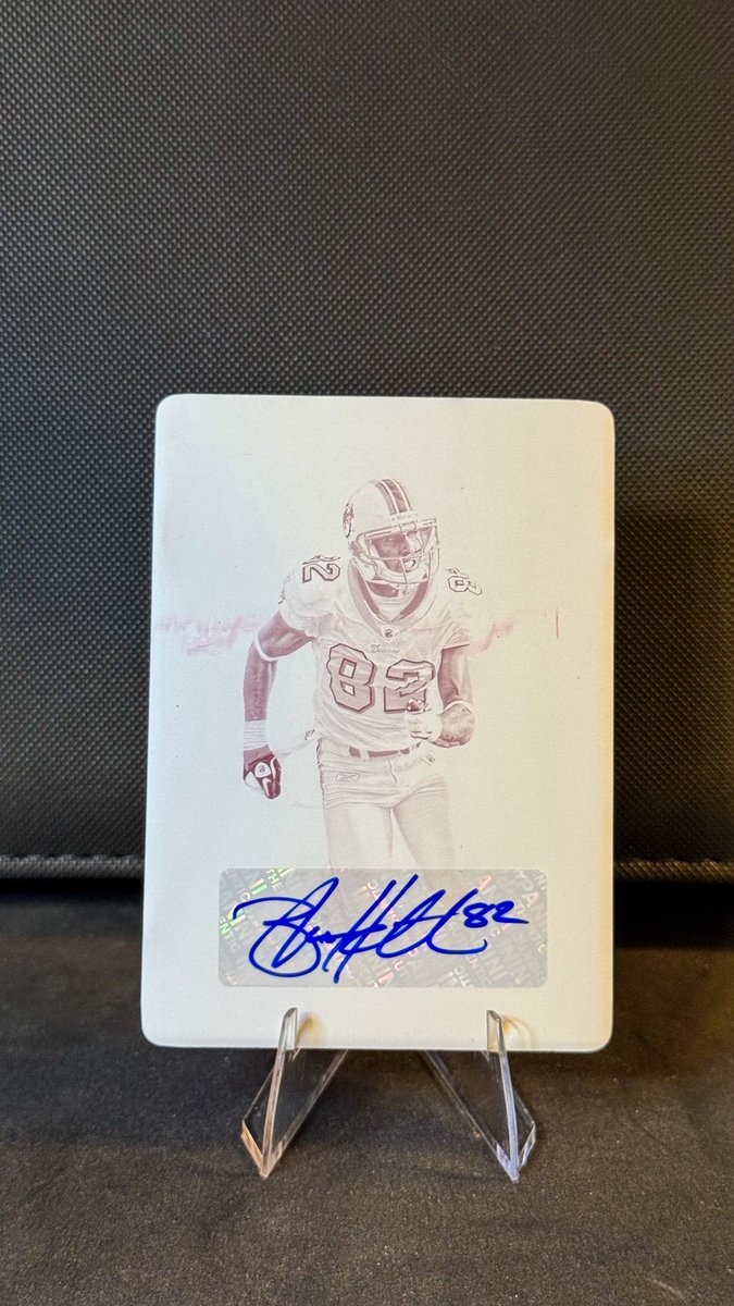 SlaySportsStore's tweet photo. Yesterday we broke our daily sales record and today I haven’t sold a single card. 😅😂 I’m itching to make a deal. 👀 Anyone hunting for something specific? Ryan Mallett, Brian Hartline 1/1, Njoku auto, or a Hall of Famer like Michael Jordan? Shoot me a message. Let’s do a deal! https://t.co/GP33w00KuQ
