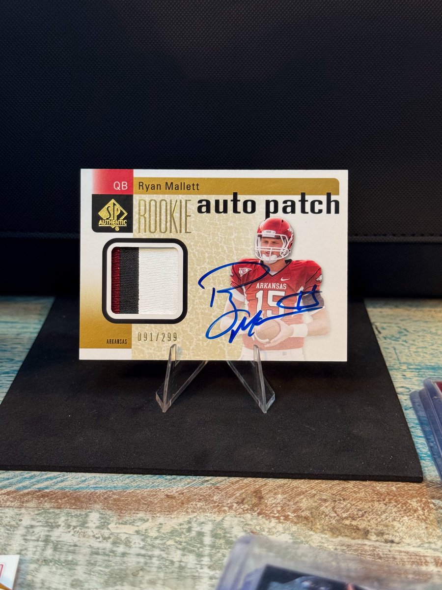 SlaySportsStore's tweet photo. Yesterday we broke our daily sales record and today I haven’t sold a single card. 😅😂 I’m itching to make a deal. 👀 Anyone hunting for something specific? Ryan Mallett, Brian Hartline 1/1, Njoku auto, or a Hall of Famer like Michael Jordan? Shoot me a message. Let’s do a deal! https://t.co/GP33w00KuQ