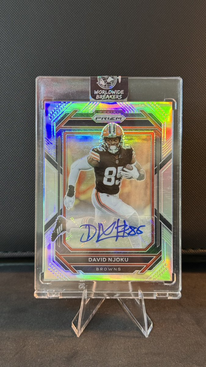 SlaySportsStore's tweet photo. Yesterday we broke our daily sales record and today I haven’t sold a single card. 😅😂 I’m itching to make a deal. 👀 Anyone hunting for something specific? Ryan Mallett, Brian Hartline 1/1, Njoku auto, or a Hall of Famer like Michael Jordan? Shoot me a message. Let’s do a deal! https://t.co/GP33w00KuQ