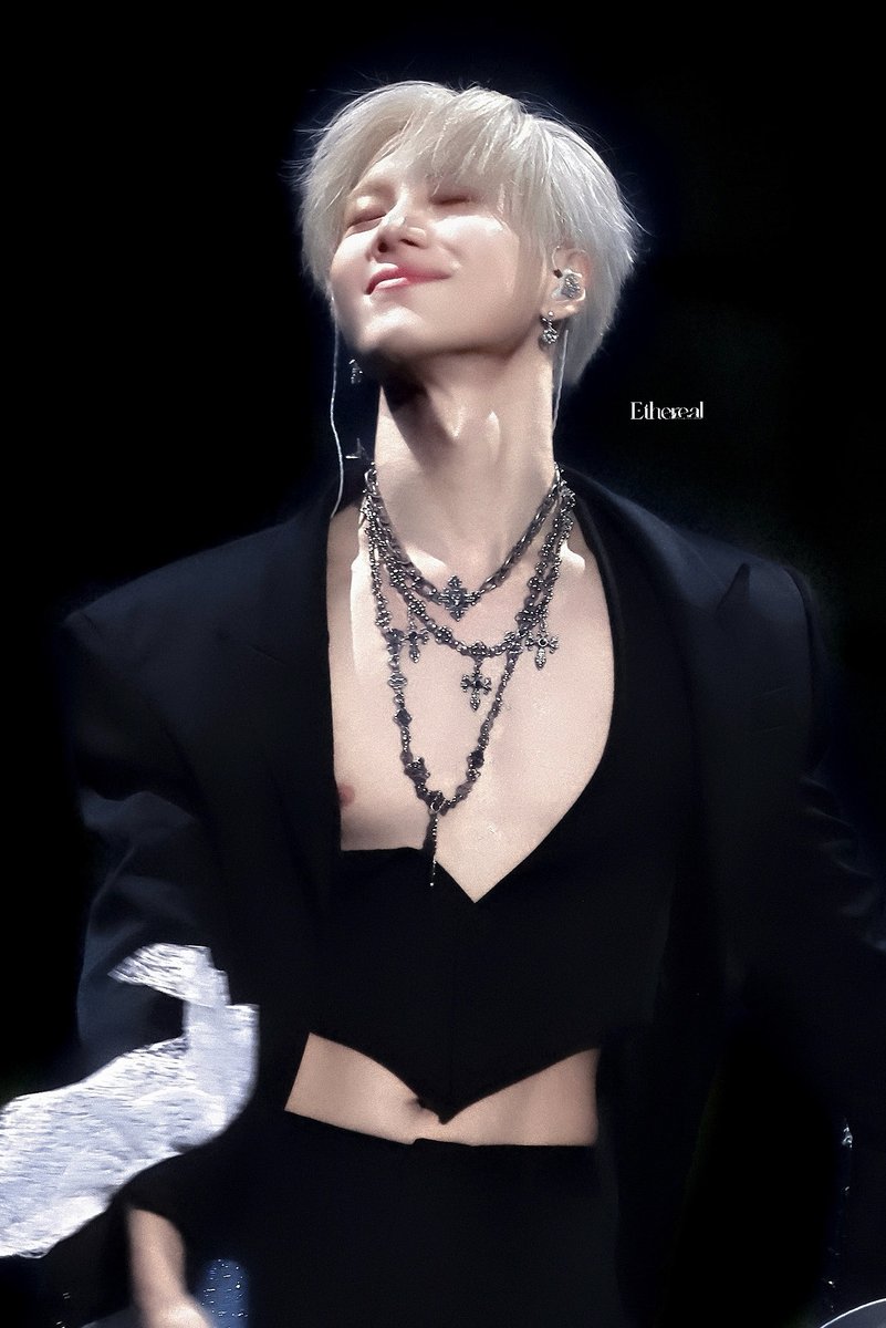 Ethereal_718's tweet photo. 260918-20 TAEMIN WORLD TOUR <LiMiNaL> in SEOUL

   🥺🤍

#태민 #TAEMIN #テミン #泰民
#TAEMIN_LiMiNaL https://t.co/hcp1e1uUVg