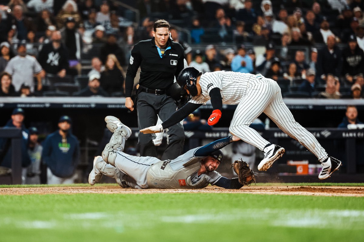 Yankees's tweet photo. @georgelombardjr 👀 https://t.co/0ujI8gQmWb