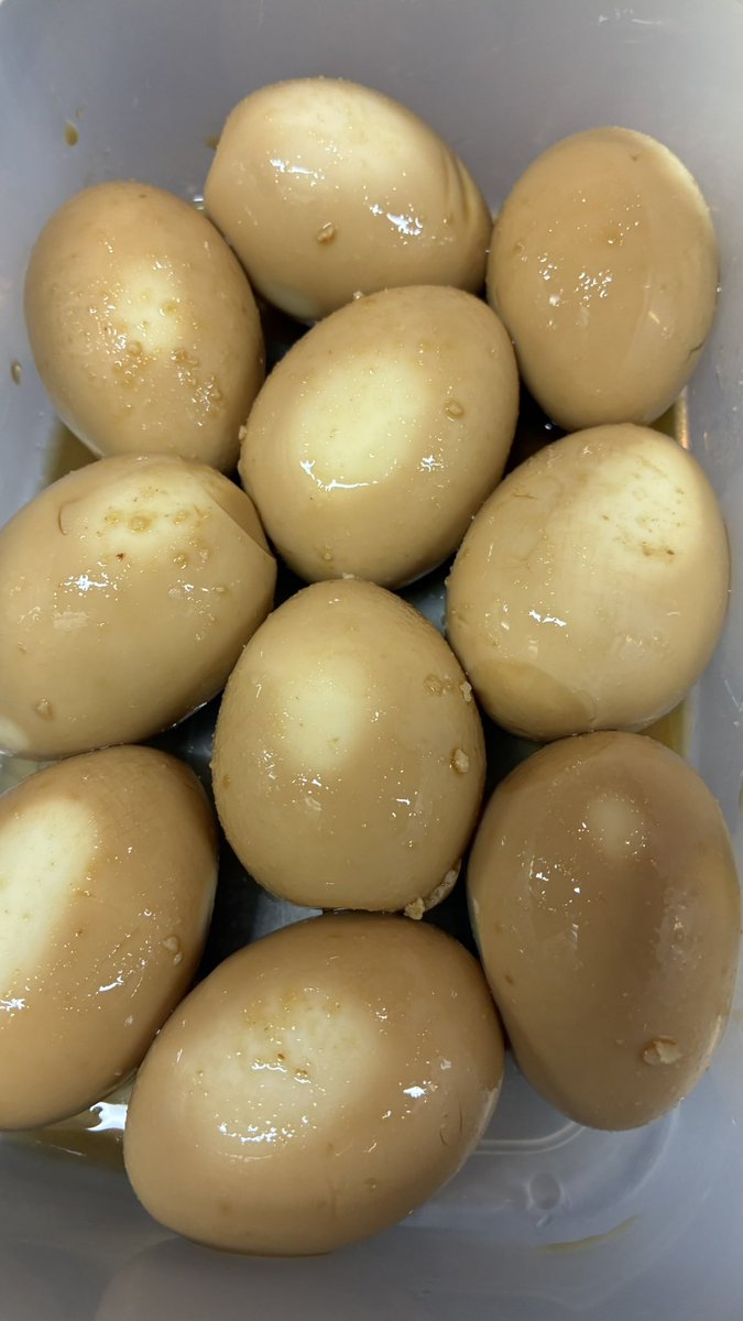 R_M_Sakai's tweet photo. おはようございます
本日も通常通りの営業時間でお待ちしております
「賄い」あります。現金100円で変更可能ですので食券提出時にお伝え下さい

ついでに味玉も10個ほど仕込んだので、味付うずら(3個)同様お求めの際は現金100円でお願いいたします https://t.co/D5intaPxP2