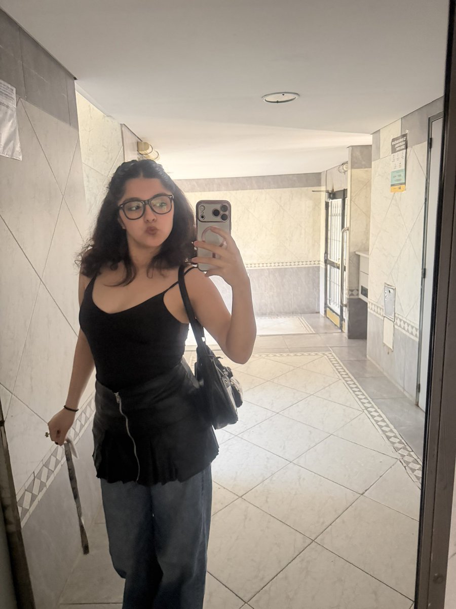 satellitehyun's tweet photo. mirrorr selfieee con mi bebito<3
#sssd #stayselcaday #straykids #leeknow https://t.co/ikPvwdsTc4