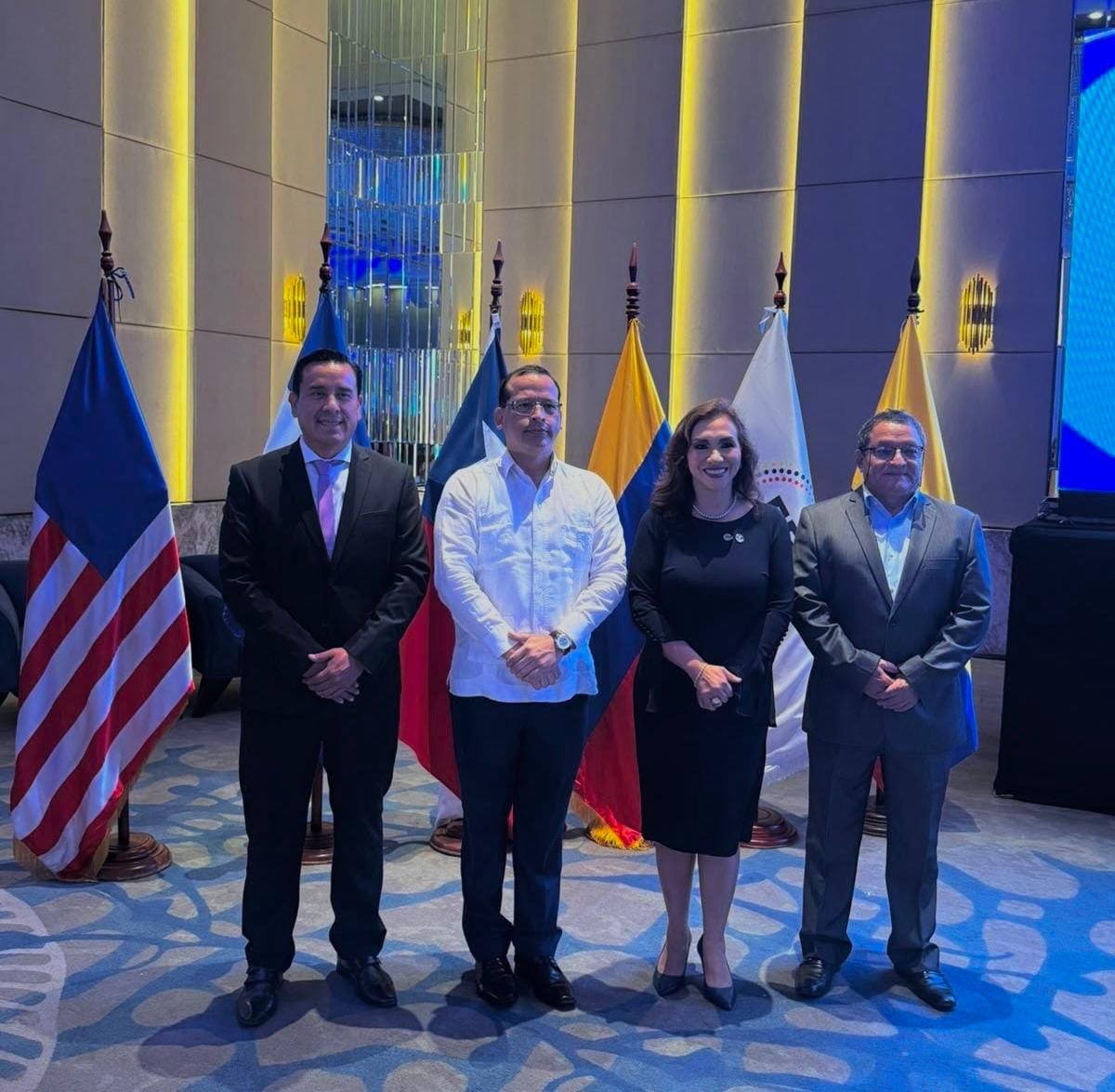 EcWalterCaiced3's tweet photo. La Carrera Comercio Exterior @UdeGuayaquil participó en el "Congreso Internacional de Agentes de Aduana y Operadores de Comercio Exterior" @FedaEc que reunió a principales actores del comercio exterior: Sector Público, Academia, Exportadores e Importadores, Operadores Logísticos. https://t.co/riILl8Ec1T