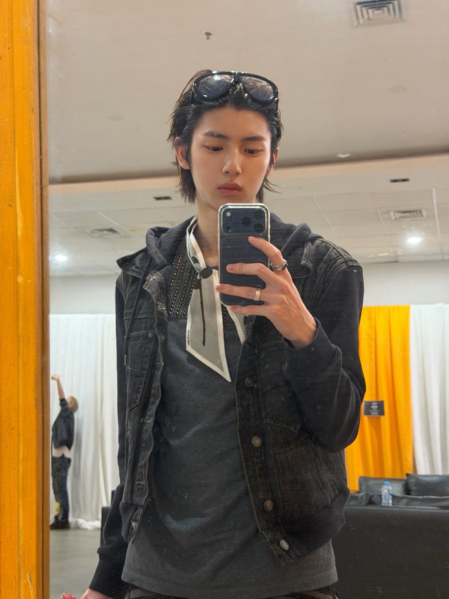 jumorrein's tweet photo. sumpah.. aku suka agenda jju slickback with glasses.. gada yang paham sumpah😔🤍 https://t.co/o3L5fHve5D
