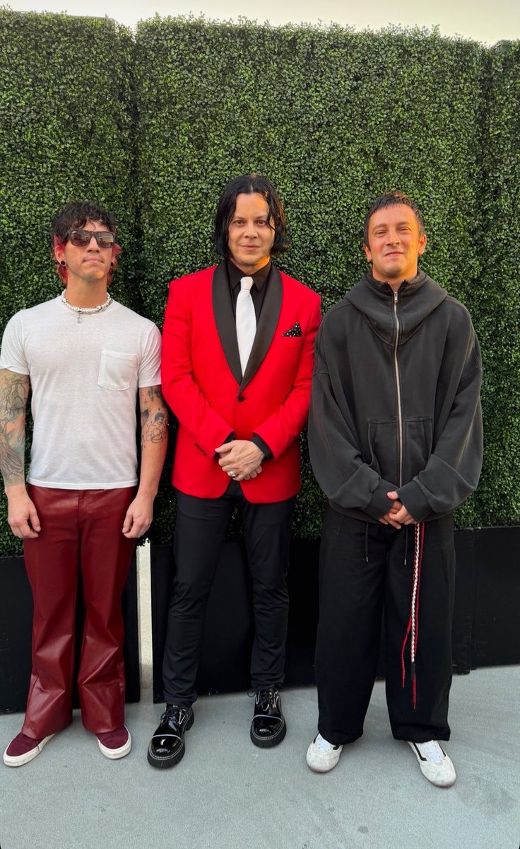 acxtad's tweet photo. i love this picture so bad 😭😭😭 you can see tyler trying to hide his excitement that jack white is next to him 😭😭😭😭 he knows he’s gonna ask him to record that disclaimer video before their cover 😭😭😭 he’s just a guy 😭😭😭😭😭 he’s so excited 😭😭😭😭😭😭 https://t.co/ZGy8udeqvO