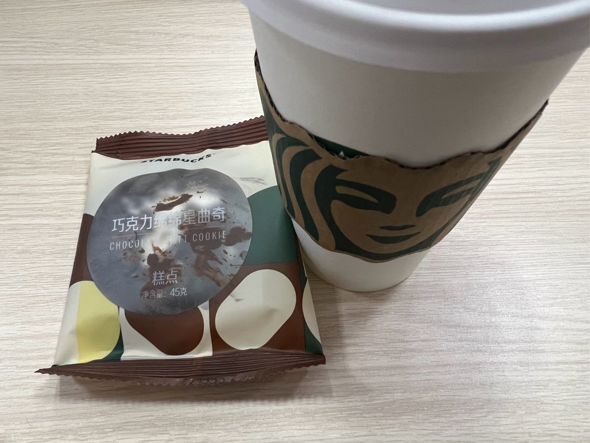 FrancescaF7do's tweet photo. [Just found the perfect late-night snack—warm chocolate chip cookie oozing with melty dark chocolate, paired with iced oat milk. No plans, just pure comfort in every bite.]， https://t.co/YCc0qgQ71U