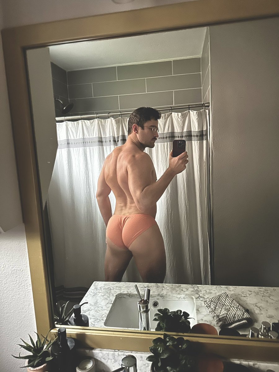 Nalgones_9's tweet photo. @scorpio_king_ 🍑 https://t.co/kw98hEr4eq