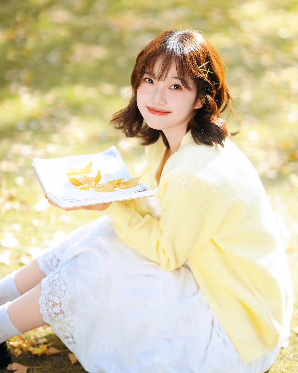 MargaretBas4op's tweet photo. Golden autumn breeze + crisp apple cider = my favorite kind of weekend. https://t.co/89zTAtyGBk
