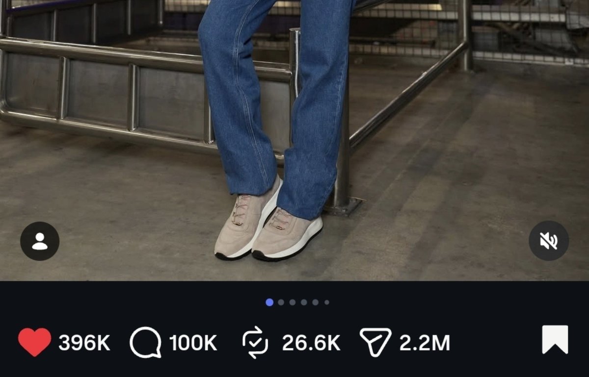 realessence's tweet photo. Buon giorno, amici 🤎

It's a big day for #TodsxBecky  Now Becky has made 3 posts on IG. Please make sure you use all of your accounts to Bookmark, Share, Repost, Comment and Like. Every engagement is important 🙏

#BeckyxMFWTodsSS27
#TodsSS27
#beckysangels https://t.co/fZnIm3sYld