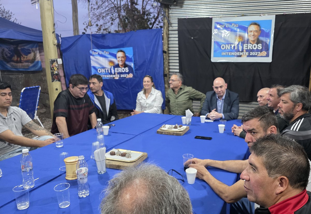 ftepatriota's tweet photo. 🇦🇷 SE LANZÓ LA MESA POLÍTICA DEL FPF EN JOSÉ C. PAZ
En la tarde del jueves el Concejal (MC) Tony Ontiveros celebró la presentación de la mesa política del Partido en el distrito, que articulará propuestas y actividades para el 2027.
El encuentro contó con la presencia del Dr. César Biondini, Sec. Gral. del FPF, quien llevó el apoyo de la conducción provincial a Ontiveros.
Participaron de la reunión referentes de distintas agrupaciones y entidades del municipio, que coincidieron en dar el respaldo a la iniciativa del Nacionalismo.