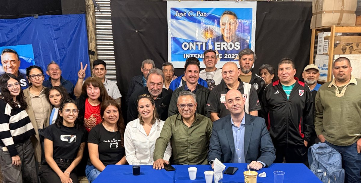 ftepatriota's tweet photo. 🇦🇷 SE LANZÓ LA MESA POLÍTICA DEL FPF EN JOSÉ C. PAZ
En la tarde del jueves el Concejal (MC) Tony Ontiveros celebró la presentación de la mesa política del Partido en el distrito, que articulará propuestas y actividades para el 2027.
El encuentro contó con la presencia del Dr. César Biondini, Sec. Gral. del FPF, quien llevó el apoyo de la conducción provincial a Ontiveros.
Participaron de la reunión referentes de distintas agrupaciones y entidades del municipio, que coincidieron en dar el respaldo a la iniciativa del Nacionalismo.