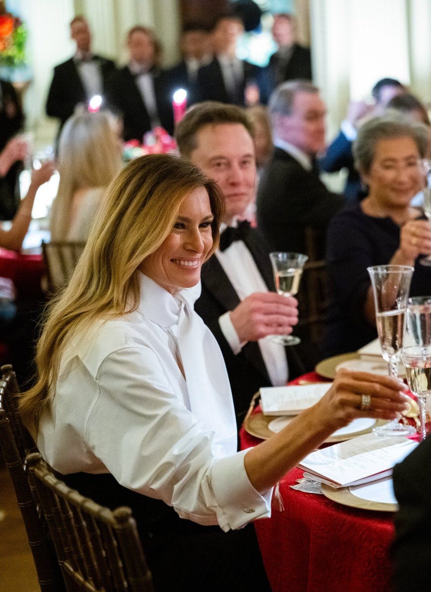 LangmanVince's tweet photo. How great is it to see Elon Musk sitting next to Melania Trump at the state dinner for Xi Jinping tonight! https://t.co/BVSZKqvQZH