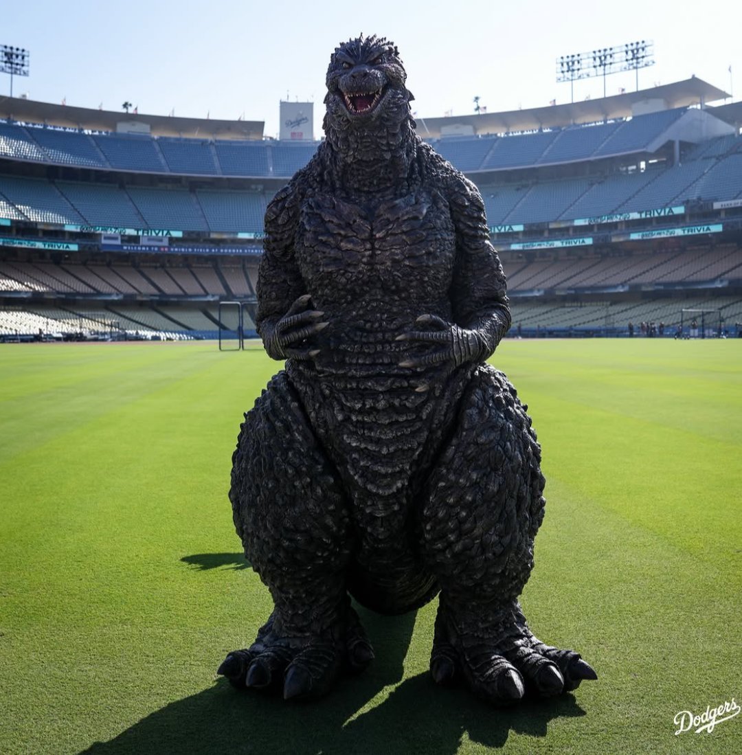 14_kaiju's tweet photo. Millennium Godzilla suitmaker Shinichi Wakasa made the MinusGoji suit for the Dodgers Stadium event.

It's his first completely new Godzilla suit design in 22 years. https://t.co/mCRERJiCvz