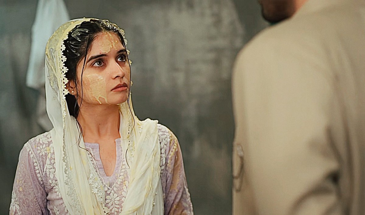 carcastee's tweet photo. M : apko apni shakal humein dikhane itna na gawara hai ki aap ne chehre par besan ka naqab pehnliya?

S : apse bachne ka intezam hai ab aap jasakte hai.

M : apse milne bhi kon aya? hum toh asad ke liye aye hai, nashta lekar.

PURE RAGEBAIT! 😂🔥
[ #seherhonekohai ] https://t.co/FhugxZjgL6
