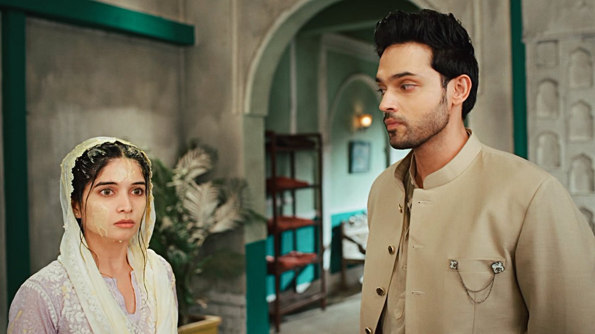 carcastee's tweet photo. M : apko apni shakal humein dikhane itna na gawara hai ki aap ne chehre par besan ka naqab pehnliya?

S : apse bachne ka intezam hai ab aap jasakte hai.

M : apse milne bhi kon aya? hum toh asad ke liye aye hai, nashta lekar.

PURE RAGEBAIT! 😂🔥
[ #seherhonekohai ] https://t.co/FhugxZjgL6