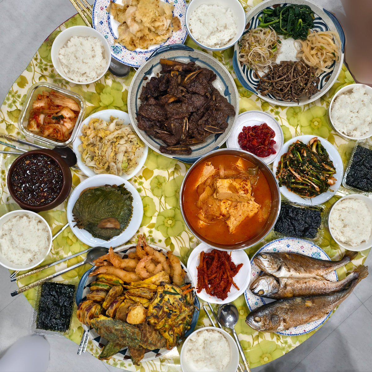 somyamna's tweet photo. 할머니집이라는게 숨긴다고 숨겨지는 것도 아니고 https://t.co/kJ0Vowv5Cb