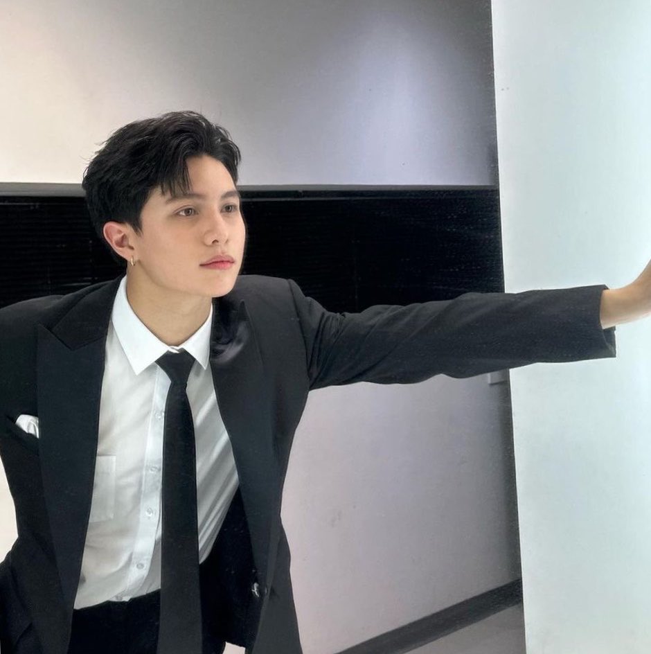 fourdoubleu's tweet photo. จะไม่เป็นอันทำงานอ่ะดิ🥲 https://t.co/qiKvpO2kZT