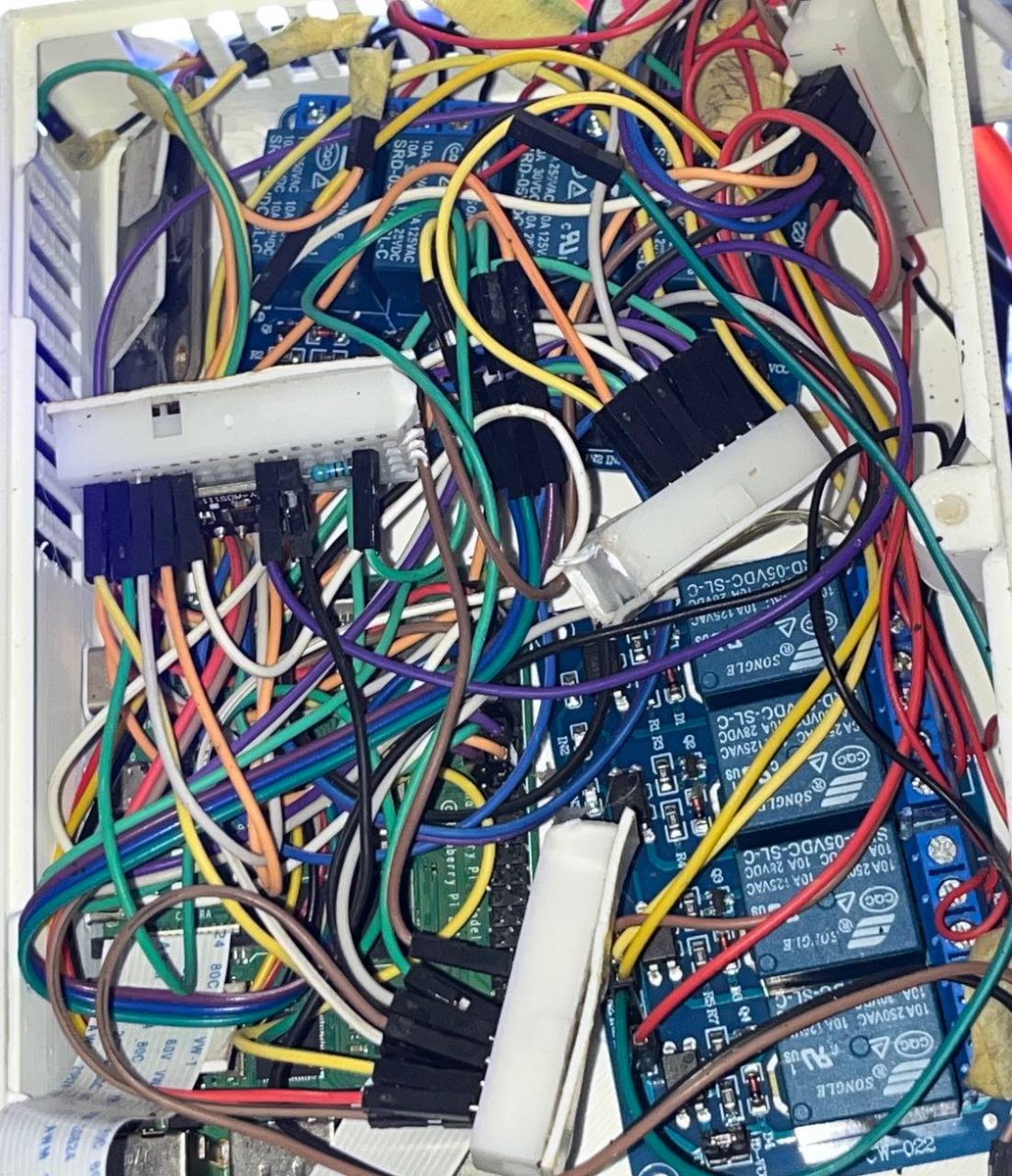 Aquosauto's tweet photo. How Grok handles raw telemetry ingestion:   

DS18B20 digital thermal probe: Read via 1-Wire protocol directly into Linux kernel sysfs paths (/sys/bus/w1/devices/).   

Analog pH & Turbidity sensors: Digitized via an analog-to-digital converter (ADC) before passing to the Flask backend.  

Raw physical telemetry turned into clean agentic context.