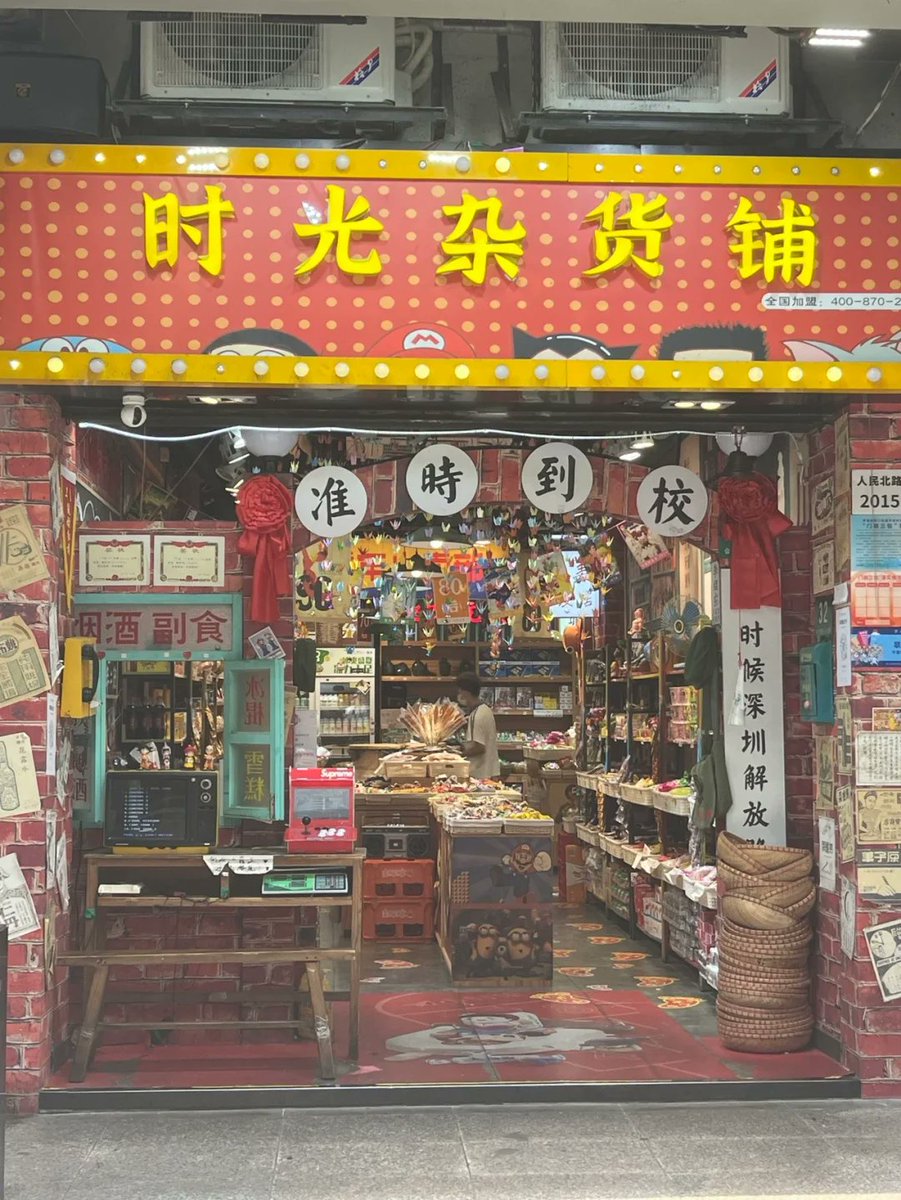 LavonaFarspg's tweet photo. Walking through the city lane, stumbled on a sunlit old storefront with colorful handwritten signs. Quiet little moments hit different. https://t.co/jyDKpCKRDp