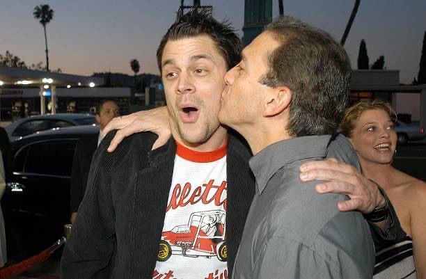 knoxsass's tweet photo. sorry to keep mentioning this but he is happy af to be caught in homoerotic activities https://t.co/JwmrVuZ7qF