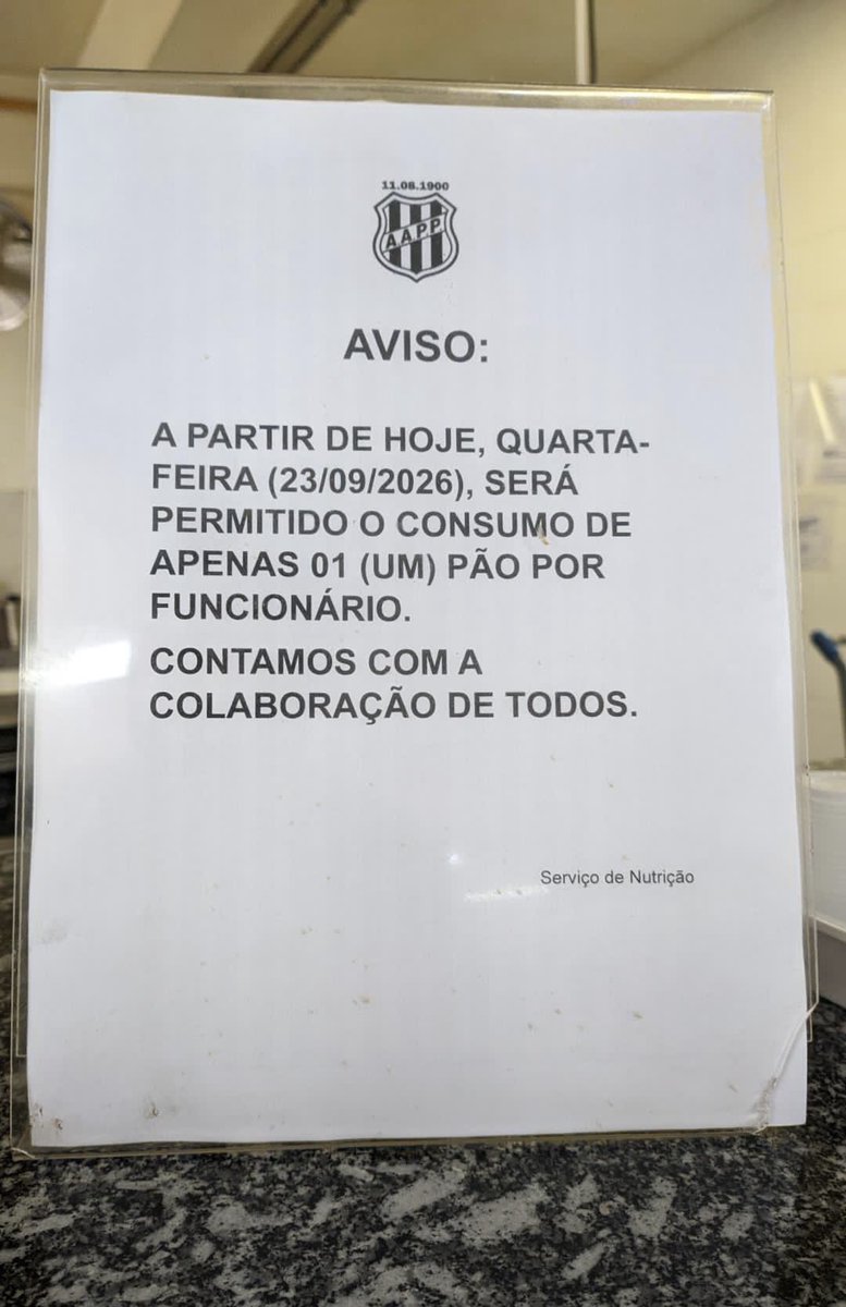 futebol_info's tweet photo. Ponte Preta comunicou internamente que cada funcionário só poderá consumir 1 pão por dia.

🗞️ | 📸 @_murilogodoy_ https://t.co/rfrE7aXp0B